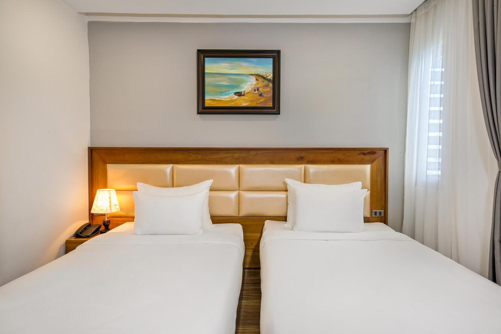Alisia Beach Hotel Danang Exterior photo