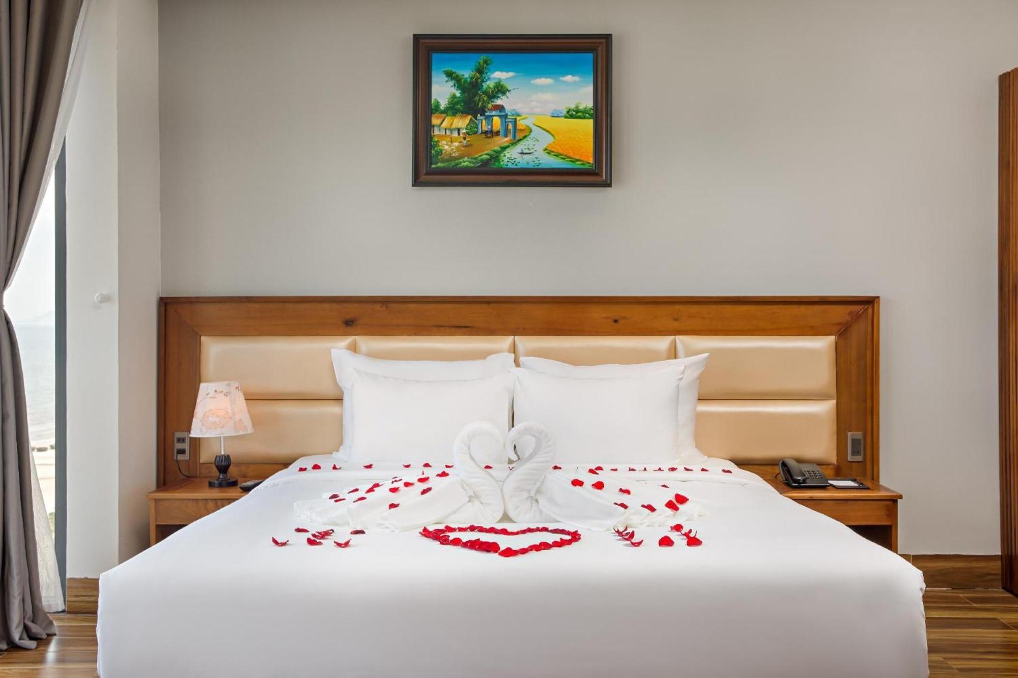 Alisia Beach Hotel Danang Exterior photo
