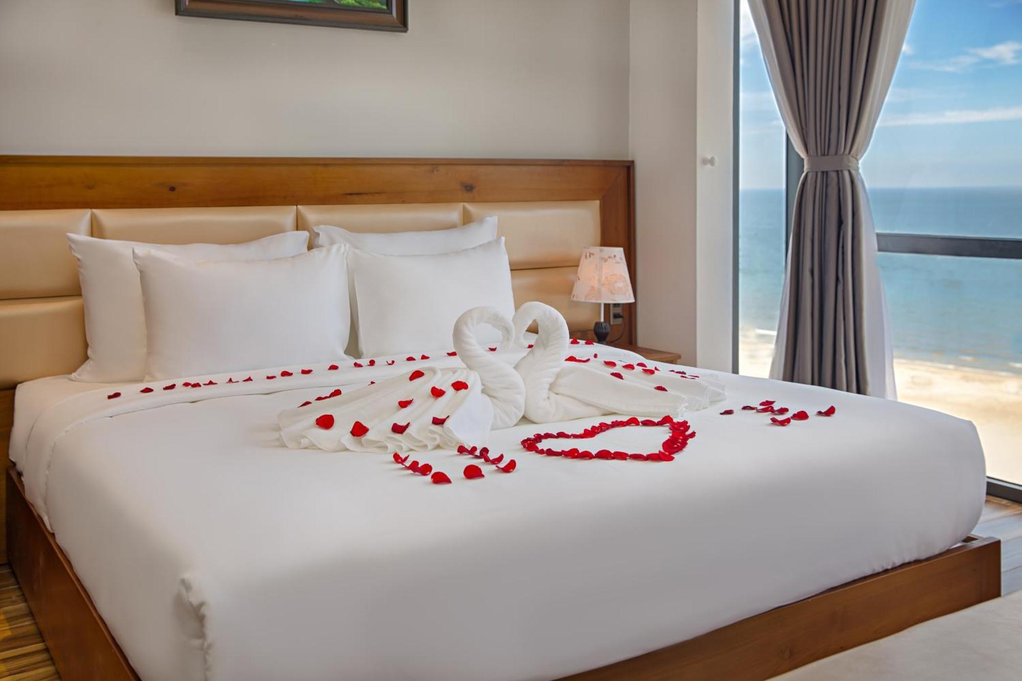 Alisia Beach Hotel Danang Exterior photo