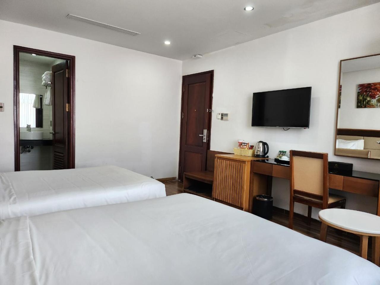 Alisia Beach Hotel Danang Exterior photo
