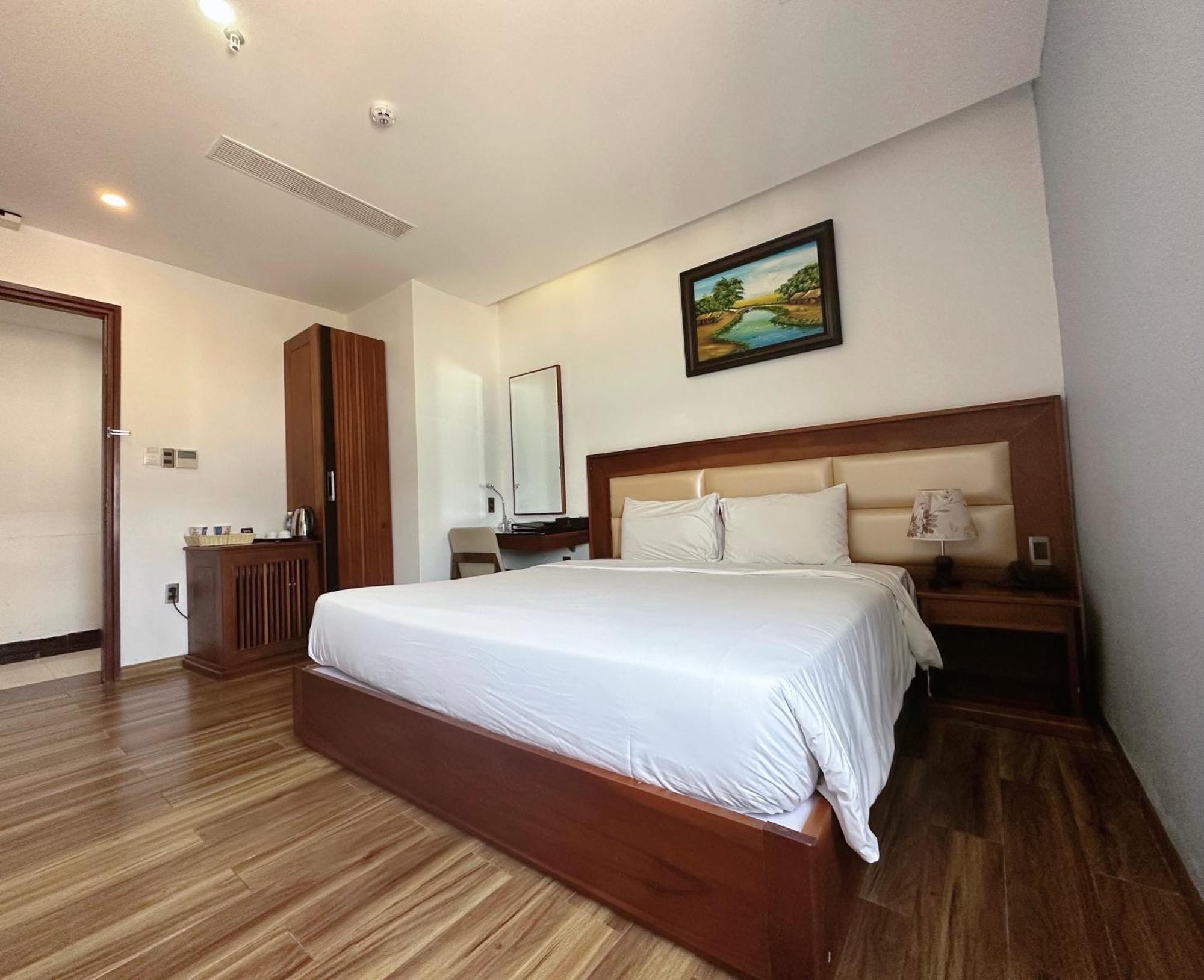 Alisia Beach Hotel Danang Exterior photo