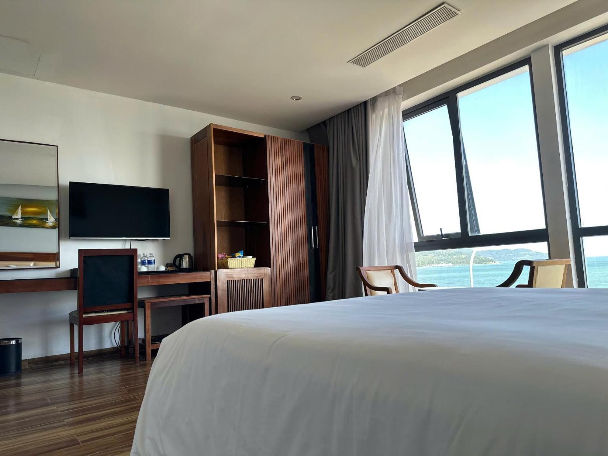 Alisia Beach Hotel Danang Exterior photo