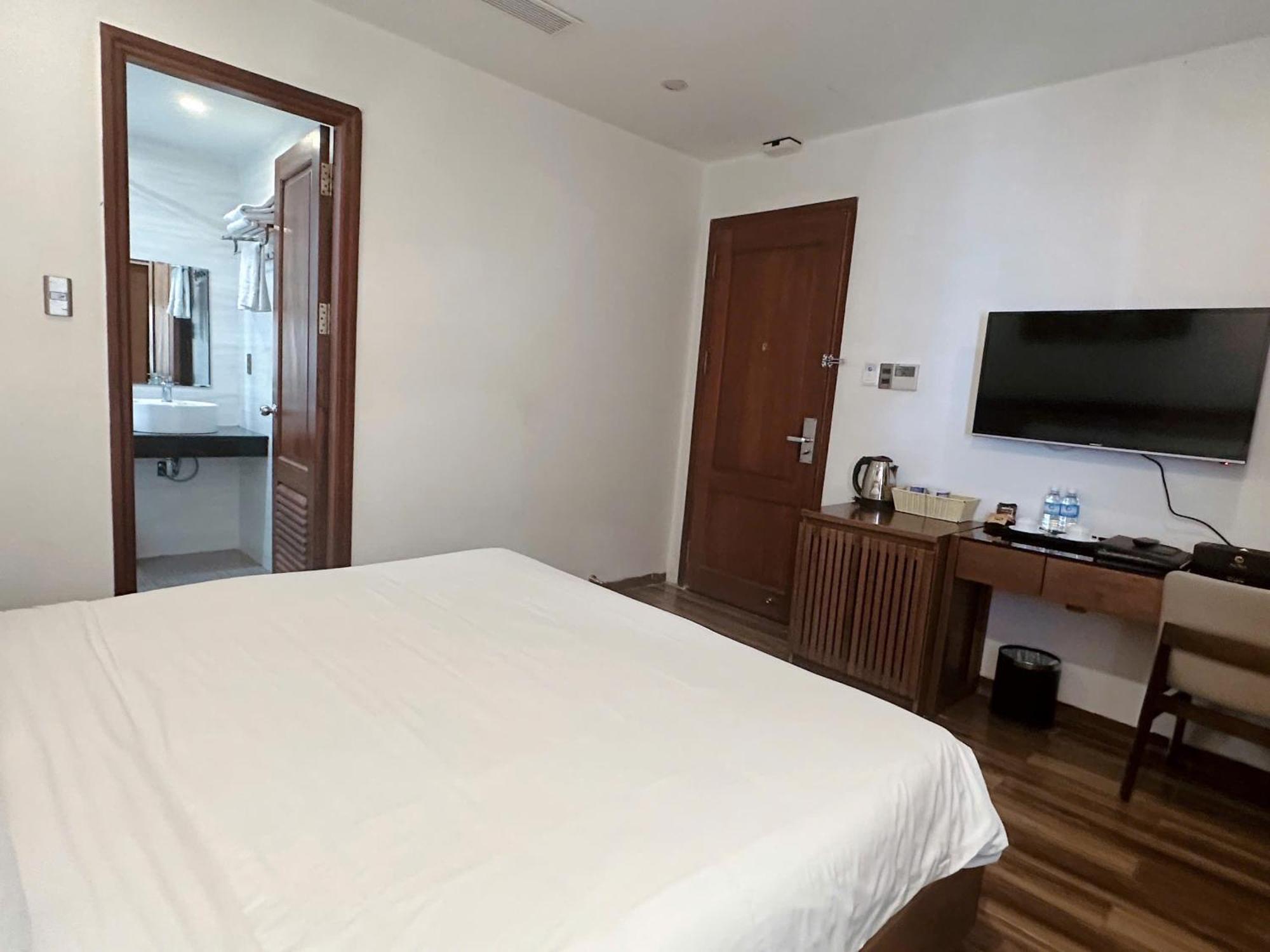 Alisia Beach Hotel Danang Exterior photo