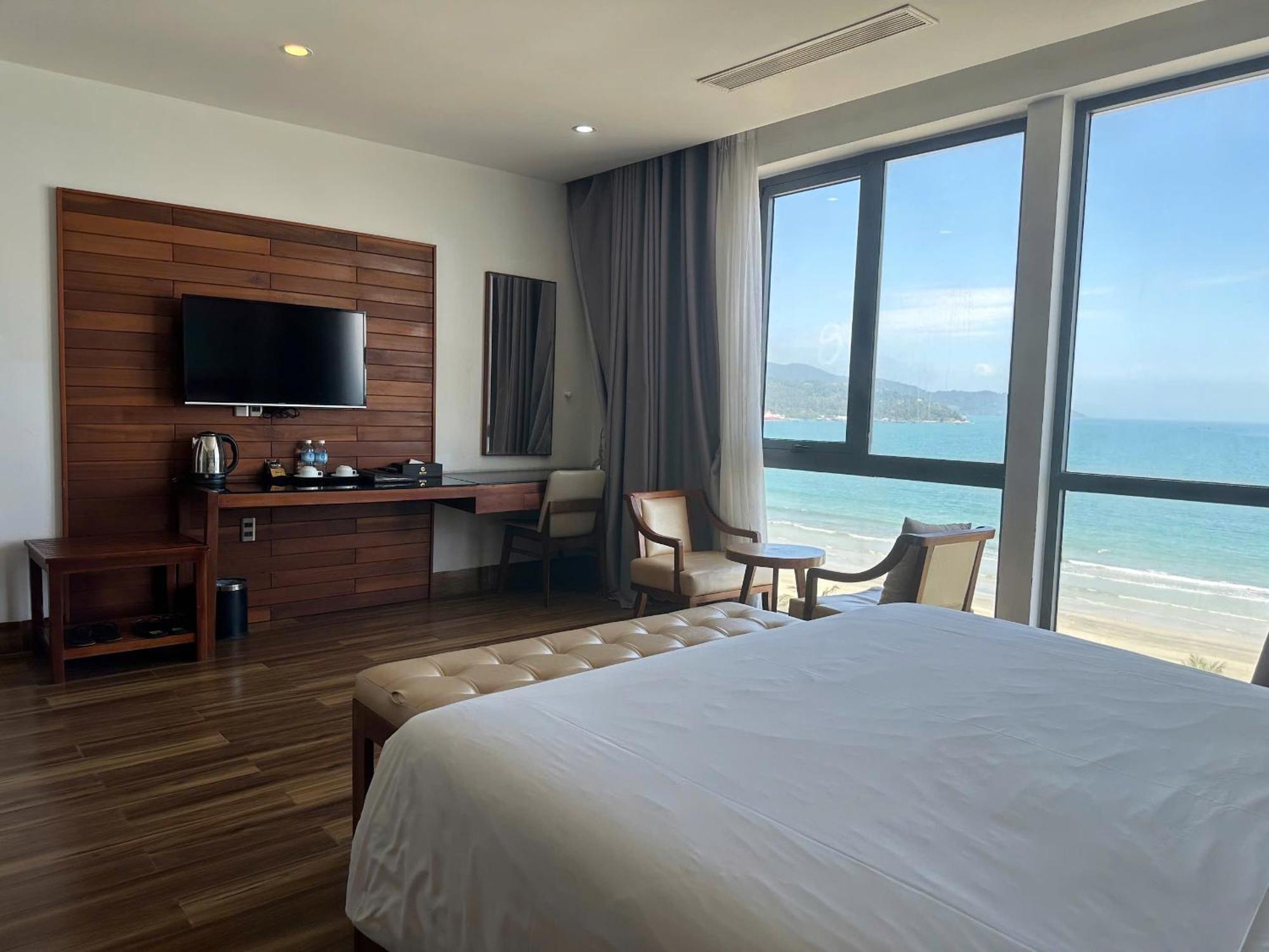 Alisia Beach Hotel Danang Exterior photo